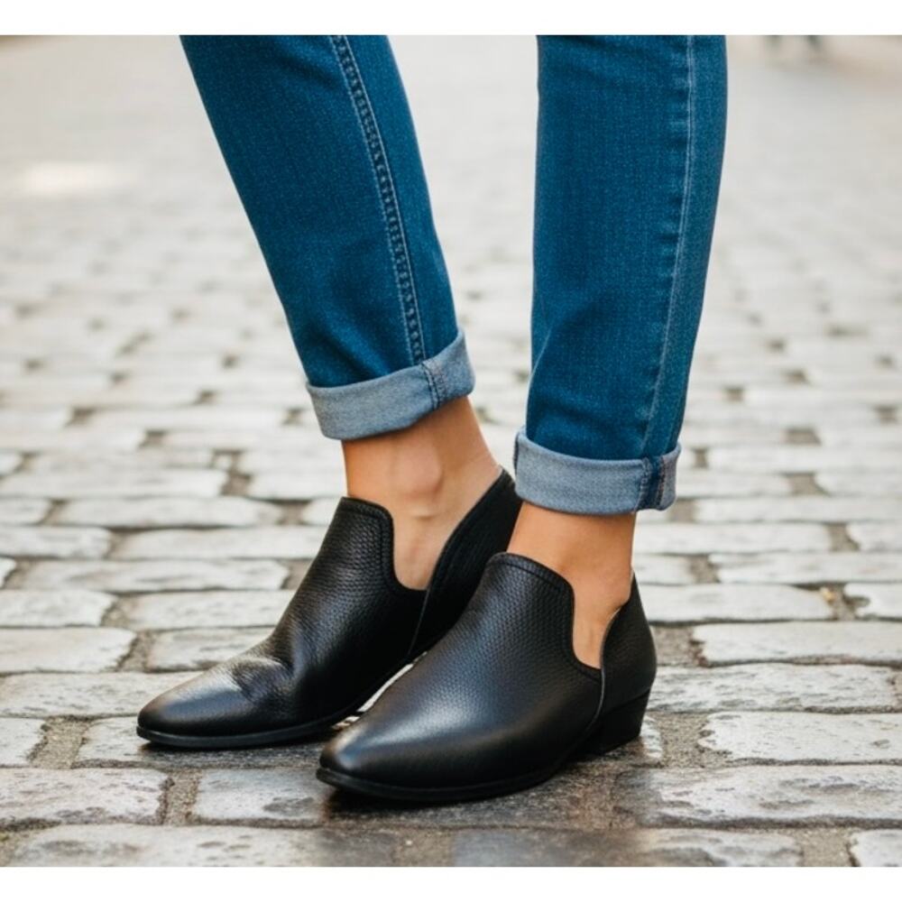 Naturalizer Black Leather Slip On Ankle Booties Women's Size 8 Almond Minimalist